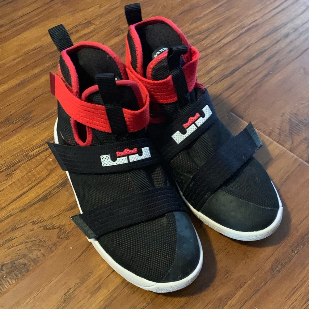 Nike LeBron Soldier X youth bball shoes, size 5.5Y